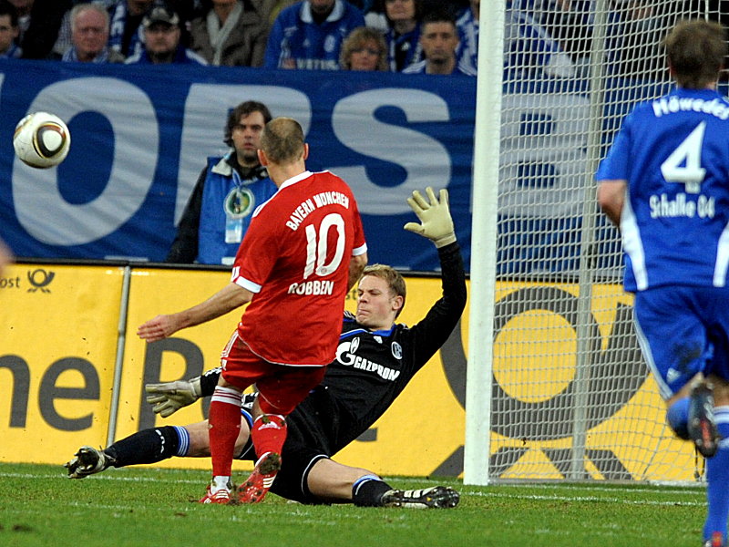 Vergab die Riesenchance zum 0:1: Bayern-Star Robben, der im Eins-gegen-Eins an Neuer scheitert.  