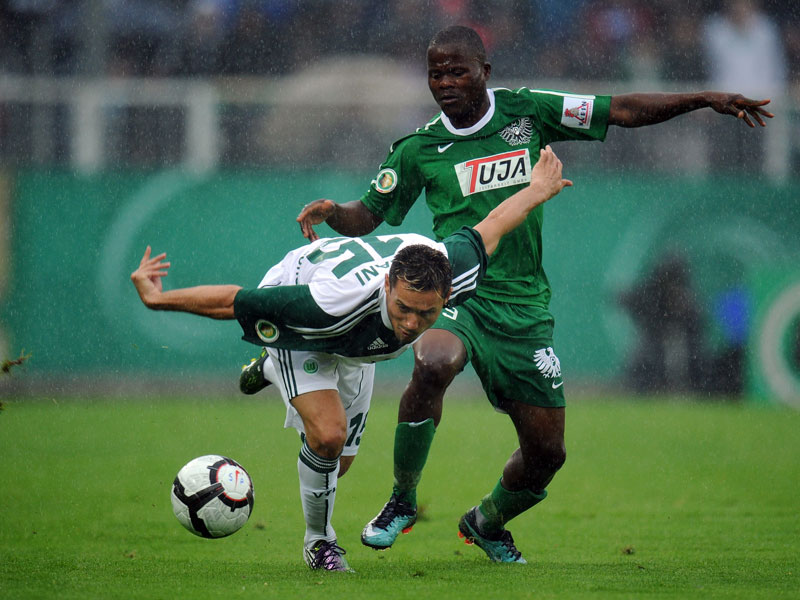 Stolperstein Preu&#223;en M&#252;nster: Der VfL Wolfsburg tat sich schwer, hier Ziani gegen Chitsulo.
