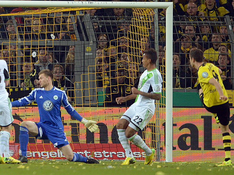 Das 2:0 von Robert Lewandowski kurz vor der Pause sicherte dem BVB gegen Wolfsburg eine beruhigende Halbzeitf&#252;hrung. 