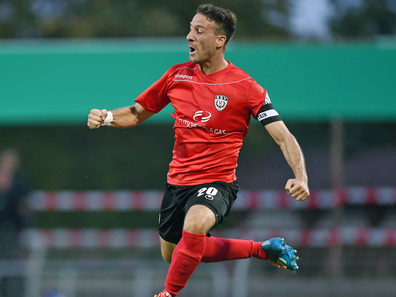 Reutlingens Giuseppe Ricciardi bejubelt seinen Treffer zum 1:0. 