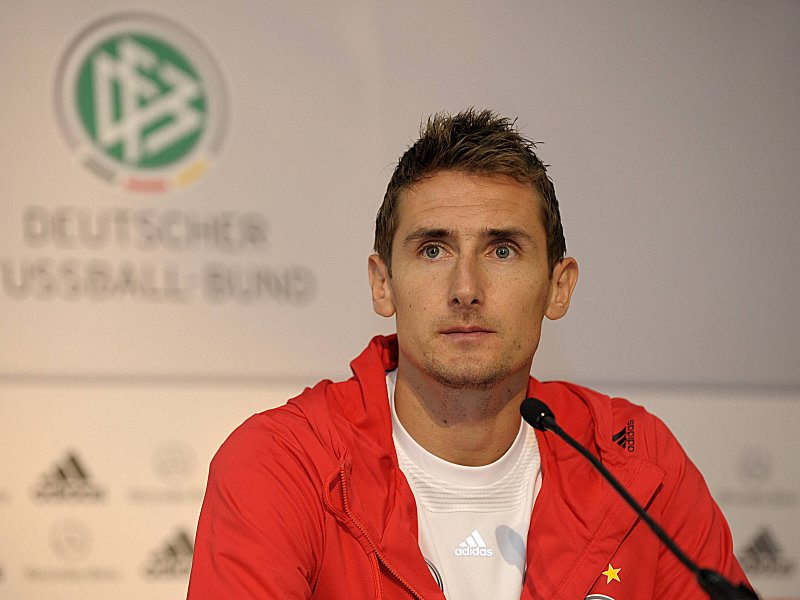Ab liebsten will er &quot;in jedem Spiel ein Tor machen&quot;: Auf diese Weise k&#246;nnte Miroslav Klose bis zur EURO zu Gerd M&#252;ller aufschlie&#223;en.
