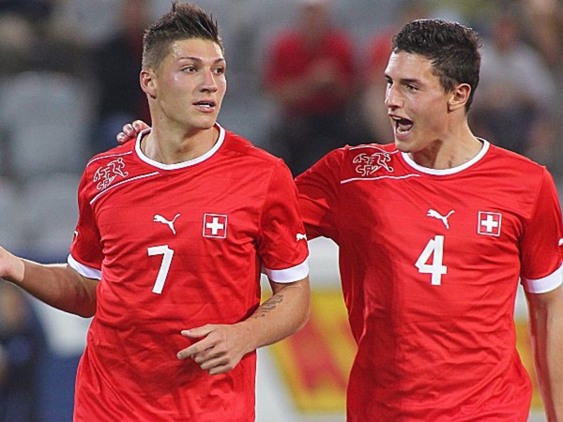 Vielversprechender Nachwuchs: Die Schweizer U21 (hier Steven Zuber und Fabian Sch&#228;r) ist kein leichter Gegner.
