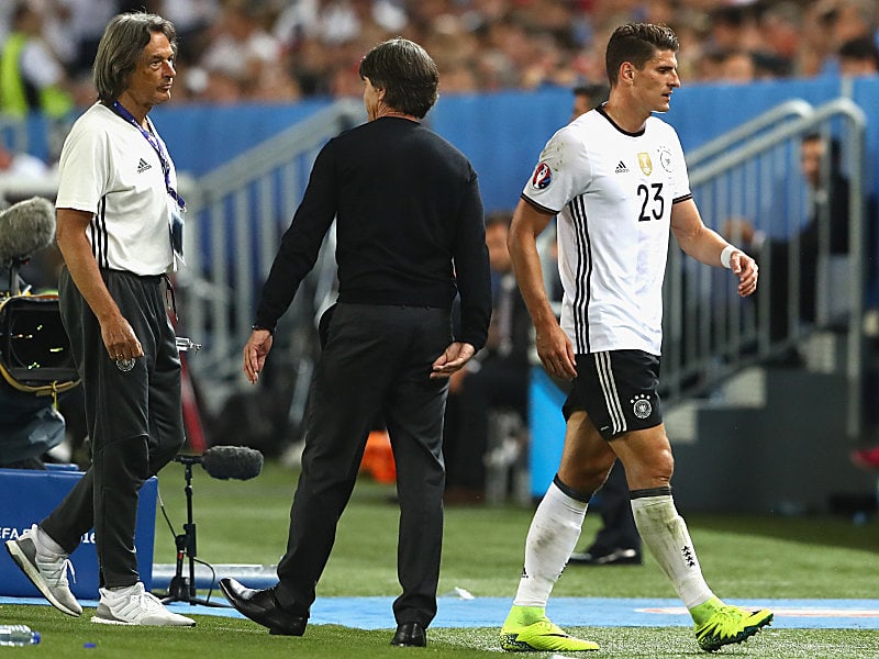 Für ihn ist die EM gelaufen: Mario Gomez (re.).