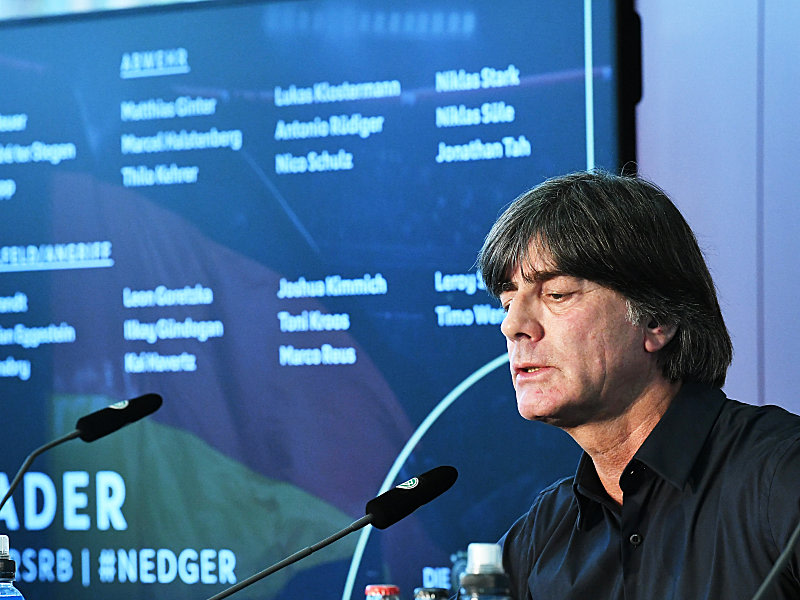 Der Bundestrainer und sein Aufgebot: Joachim L&#246;w am Freitag in Frankfurt am Main.