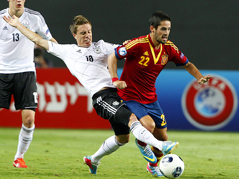 Immer wieder Isco: Der Spanier (re.) brachte das deutsche Team immer wieder mit seinen Sprints und Dribblings zur Verzweiflung.