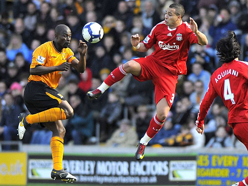 In Liverpool meist nur zweite Wahl: Nabil El Zhar, hier gegen Hulls George Boateng (li.).