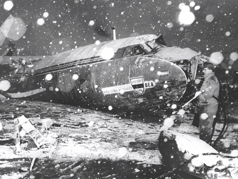 Das Ungl&#252;ck von M&#252;nchen: Im brennenden Flugzeugwrack kamen am 6. Februar 1958 23 Menschen ums Leben.