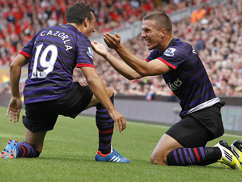 Zwei Neue lie&#223;en Arsenal in Anfield jubeln: Lukas Podolski (r.) und Santi Cazorla.