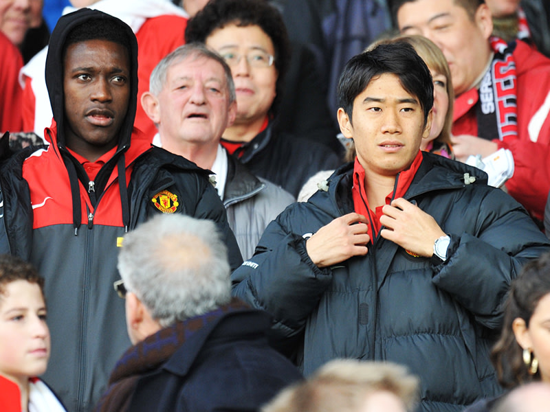 Weiter zum Zuschauen verurteilt: Manchester Uniteds Shinji Kagawa. Links Teamkollege Danny Welbeck. 