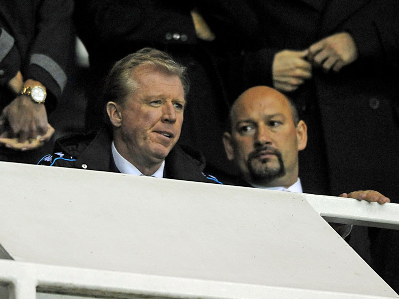 Auf der Trib&#252;ne hielt es ihn zur Pause nicht mehr: Steve McClaren am Dienstag bei Derbys Heimspiel gegen Ipswich.