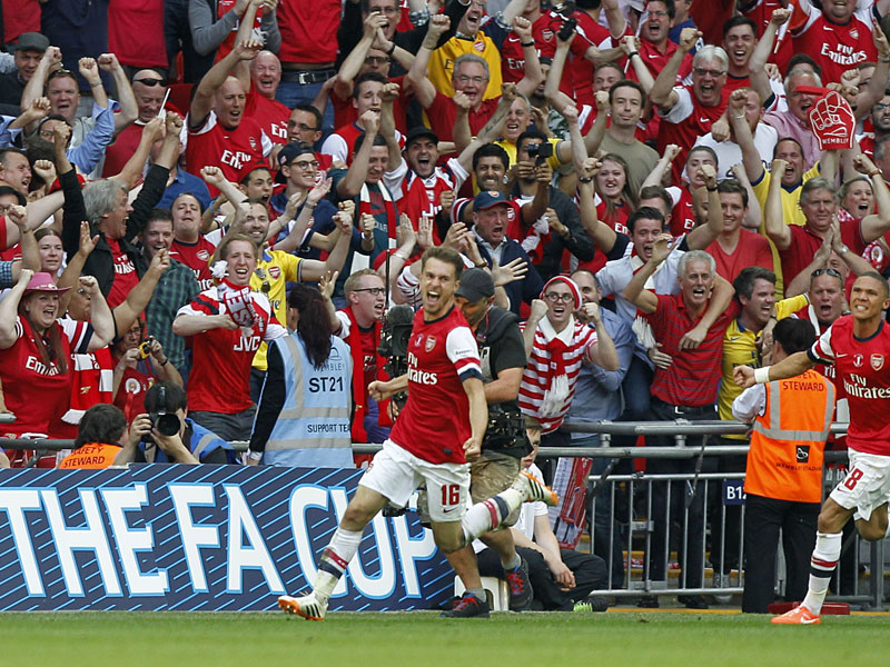 Wie bejubelt man einen Titel? Aaron Ramsey gab den Arsenal-Fans gegen Hull dieses Gef&#252;hl zur&#252;ck.