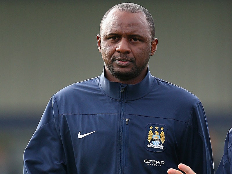 Trainer Patrick Vieira holte die U 21 Manchester Citys nach rassistischen Beleidigungen vom Feld.