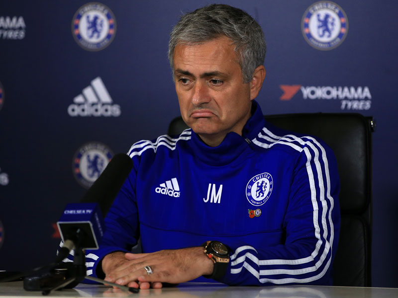 Jos&#233; Mourinho muss seinen Platz als Trainer des FC Chelsea verlassen.