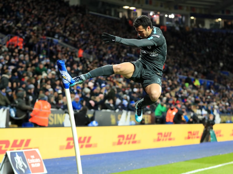 Feierflug: Pedro schoss Chelsea in der Verl&#228;ngerung ins FA-Cup-Halbfinale.
