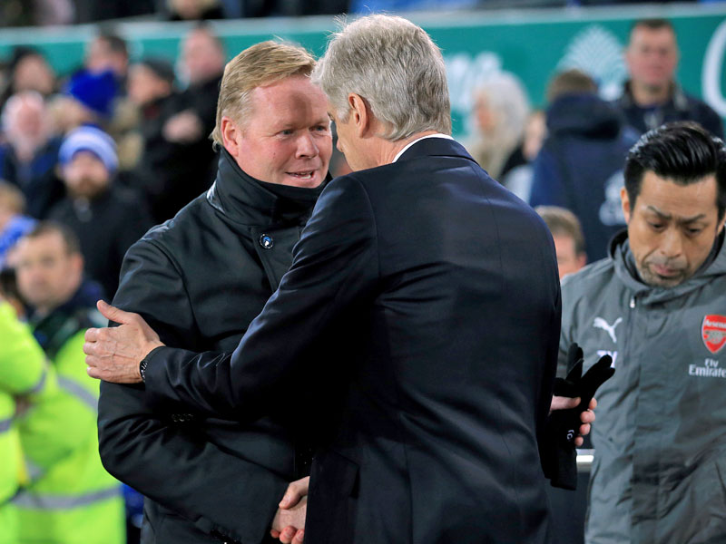 Die gute Stimmung vor dem Anpfiff hielt nicht lange: Everton-Coach Ronald Koeman (l.) und Gunners-Trainer Arsene Wenger.