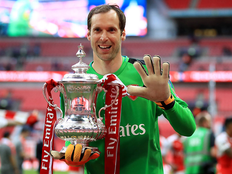 Sein letzter gro&#223;er Titel mit Arsenal? Petr Cech feiert den FA-Cup-Sieg 2017.