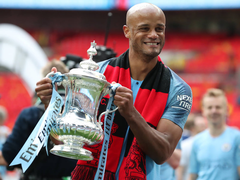 Drei Titel in seiner letzten ManCity-Saison: Vincent Kompany mit dem FA Cup.