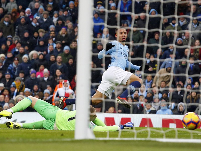 Das 1:0: Gabriel Jesus &#252;berwindet Pickford per Flachschuss.