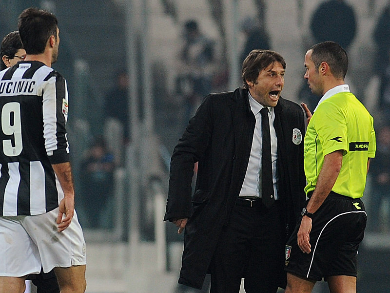 Deftige Worte in Richtung Schiedsrichter: Juve-Coach Antonio Conte verliert die Nerven.
