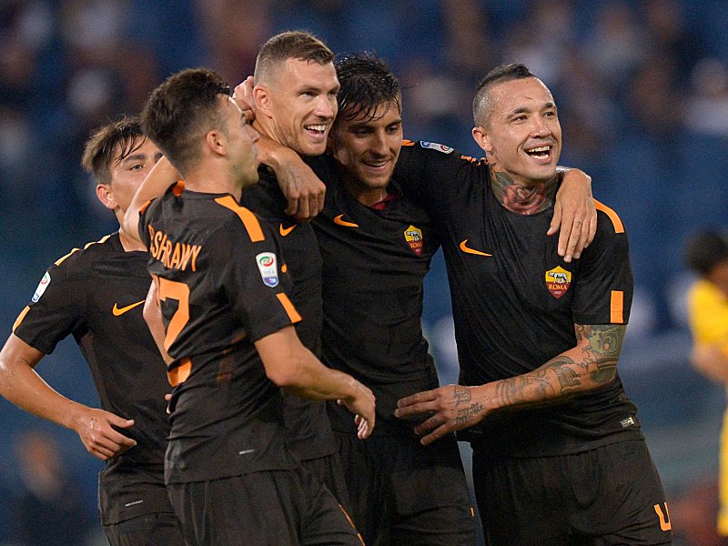 Vor allem dank Doppelpacker Edin Dzeko (Mitte) lie&#223; die Roma im Heimspiel gegen Hellas Verona (3:0) nichts anbrennen.
