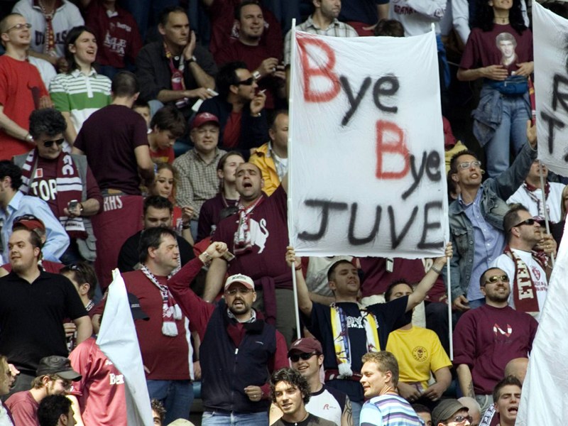 &quot;Bye Bye Juve&quot;: Fans von Reggina Calcio verabschiedeten Juventus Turin 2006 in die Zweitklassigkeit.