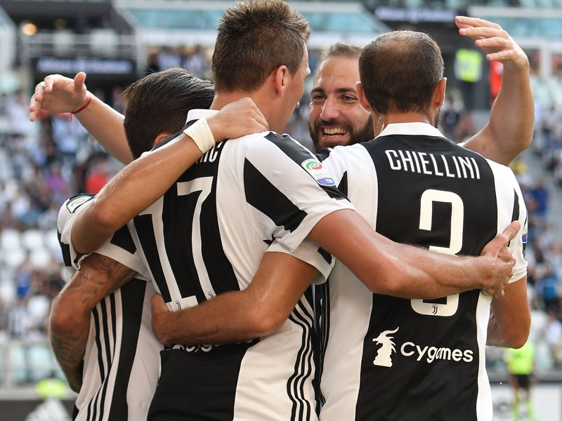 Gewannen zum Auftakt gegen Cagliari Calcio klar mit 3:0: Die Spieler von Juventus Turin. 