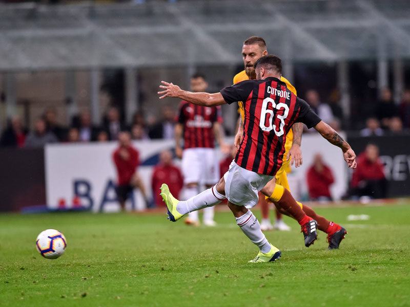 Der entscheidende Moment: Milans Cutrone trifft zum 2:1-Endstand in der f&#252;nften Minute der Nachspielzeit.