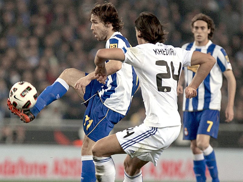 Stets zur Stelle: Sami Khedira gegen Espanyols Mittelfeldspieler Joan Verdu.