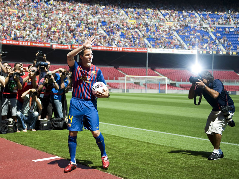 Willkommen zu Hause! Der &quot;verlorene Sohn&quot; Cesc Fabregas bei seiner Vorstellung im Camp Nou.