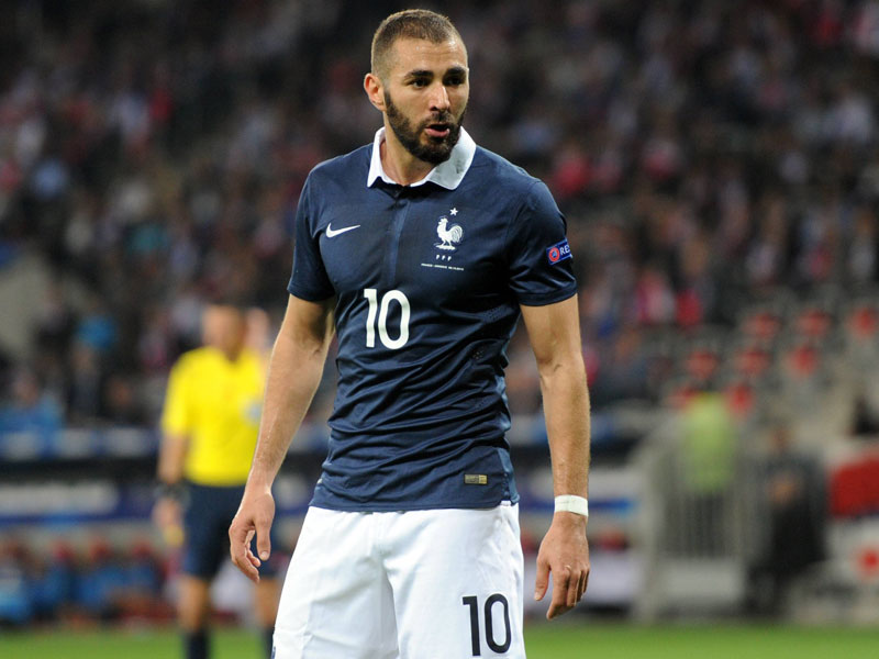 Wieder ausgewechselt - aber diesmal wegen einer Verletzung: Frankreichs Nationalst&#252;rmer Karim Benzema.