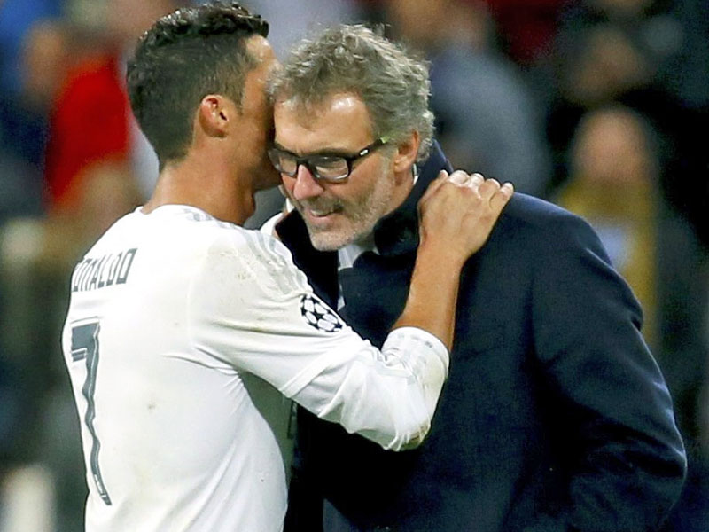 Fl&#252;sterpost: Cristiano Ronaldo und Laurent Blanc nach dem Duell zwischen Real und PSG am Dienstag.