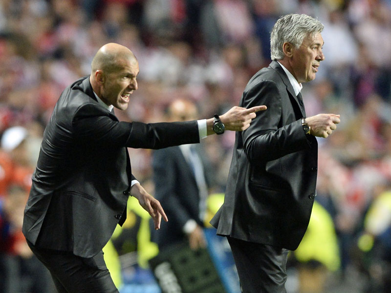Hat seinen einstigen Lehrmeister &#252;berholt: Real-Coach Zinedine Zidane (l.) und Carlo Ancelotti.