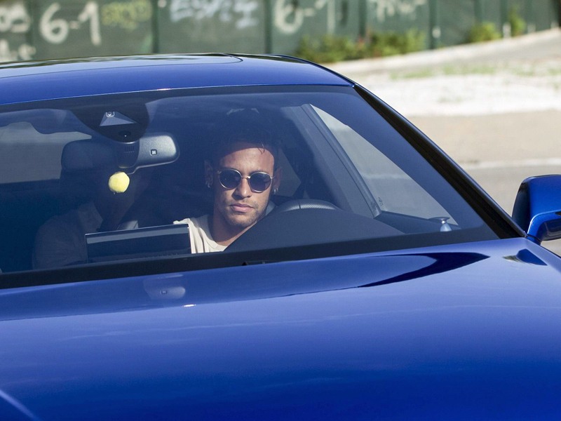 Tauchte am Mittwoch pl&#246;tzlich in Porto auf: Neymar, der vor einem Wechsel nach Paris steht.