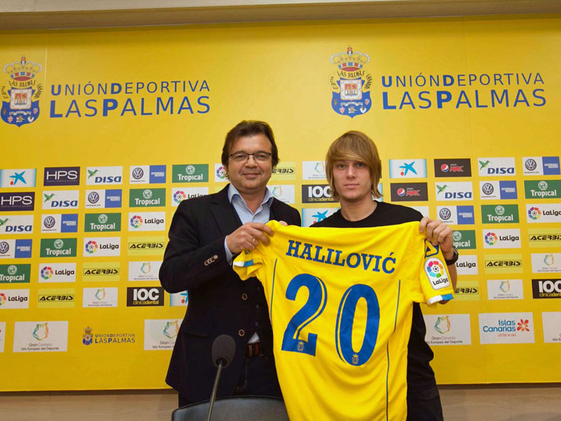 Stolz auf seinen Neuzugang: Las-Palmas-Sportdirektor Toni Cruz (l.) und Alen Halilovic.