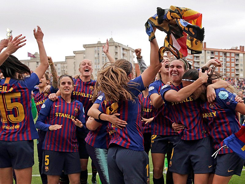 Die Frauen des FC Barcelona freuen sich &#252;ber den Einzug in das Champions-League-Finale.
