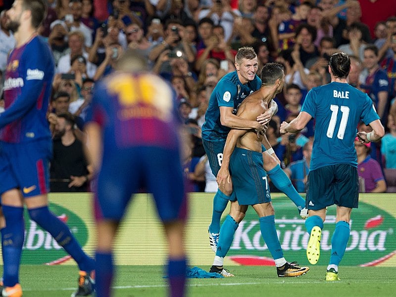 Cristiano Ronaldo zeigte Muskeln - und fing sich so einen unn&#246;tigen Platzverweis ein.