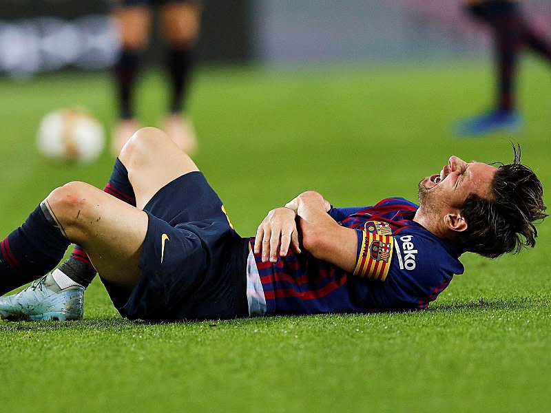 Musste mit einer Armverletzung ausgewechselt werden: Torsch&#252;tze Lionel Messi.