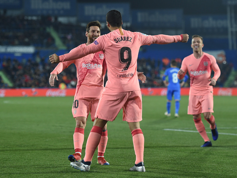 Torsch&#252;tzen unter sich: Barcelonas Lionel Messi (l.) und Luis Suarez in Getafe. 