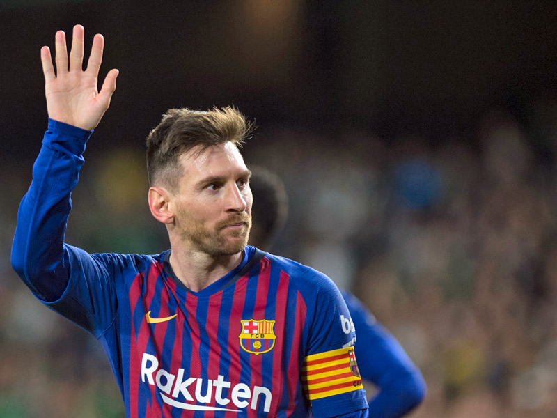 Stiller Dank an die Betis-Fans: Lionel Messi nach seinem Tor zum 4:1.
