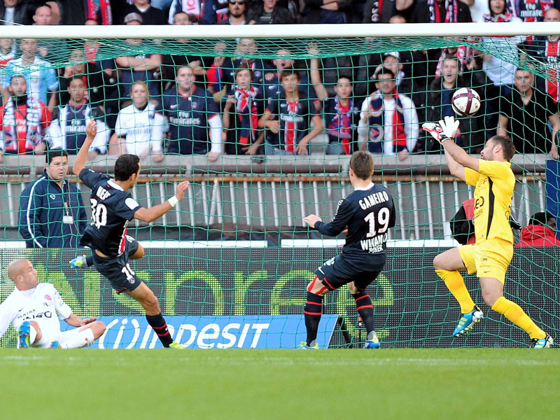 Der erste Streich: PSG-Mittelfeldmann Nen&#233; trifft zum 1:0 gegen Dijon FCO.