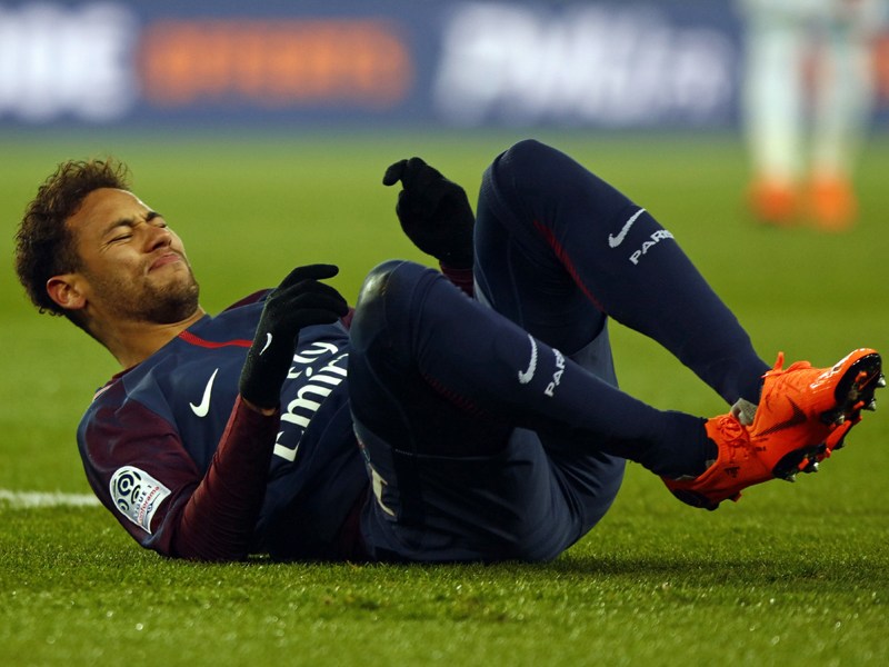 Knickte im Topspiel gegen Marseille ungl&#252;cklich um: PSG-Angreifer Neymar.