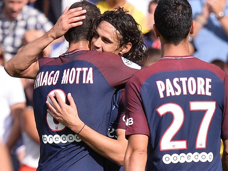 Die ersten drei Punkte sind eingefahren: Thiago Motta, Edinson Cavani und Javier Pastore feiern das 2:0 gegen Amiens.