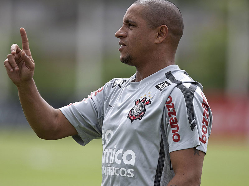 Roberto Carlos Ab nach Russland Int. Fußball kicker