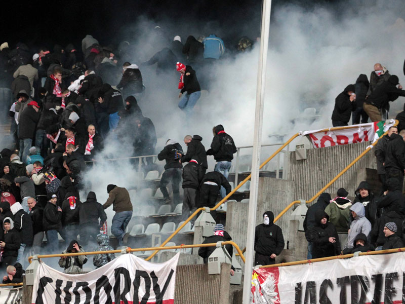 Polnische Hooligans sorgten in Kaunas f&#252;r Ausschreitungen.