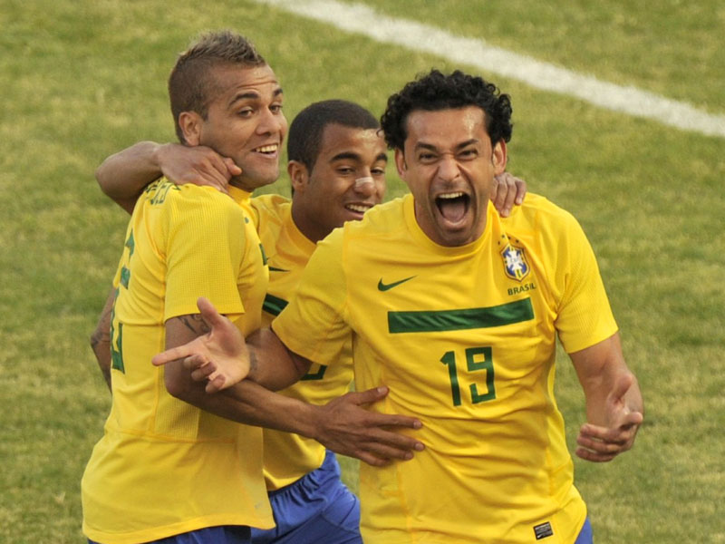 Erleichterung pur - aber nur ein Punkt: Fred (r.) rettete Brasilien vor einer Niederlage gegen Paraguay.
