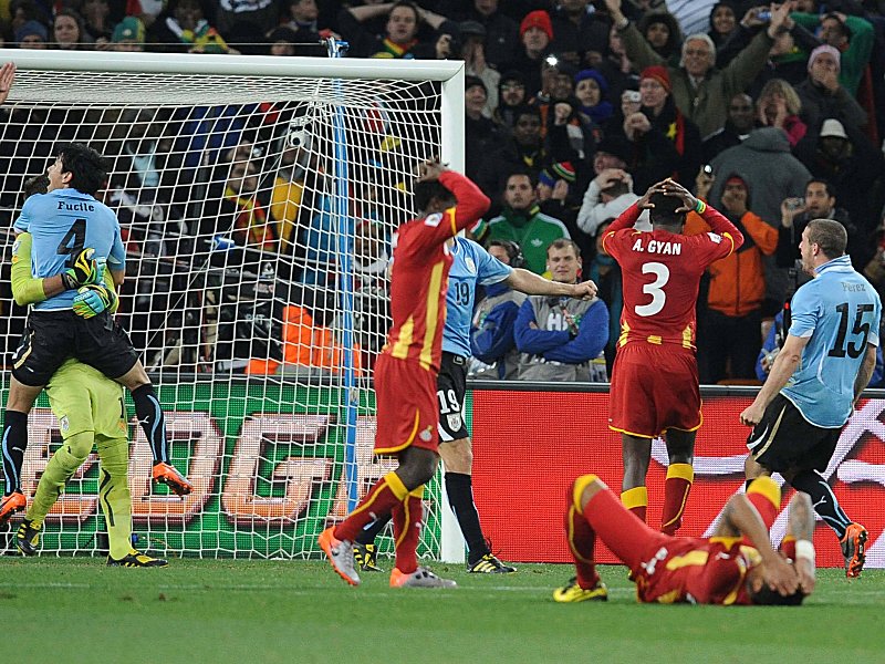 Der Trag&#246;die erster Teil: Asamoah Gyan scheitert im WM-Viertelfinale 2010 gegen Uruguay vom Punkt.