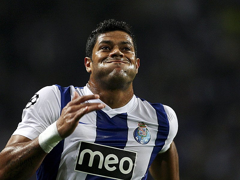 Mit aufgeblasenen Backen Richtung Meisterschaft: Dem FC Porto um Sturmtank Hulk gelang bei Benfica Lissabon ein m&#246;glicherweise richtungsweisender 3:2-Sieg.  
