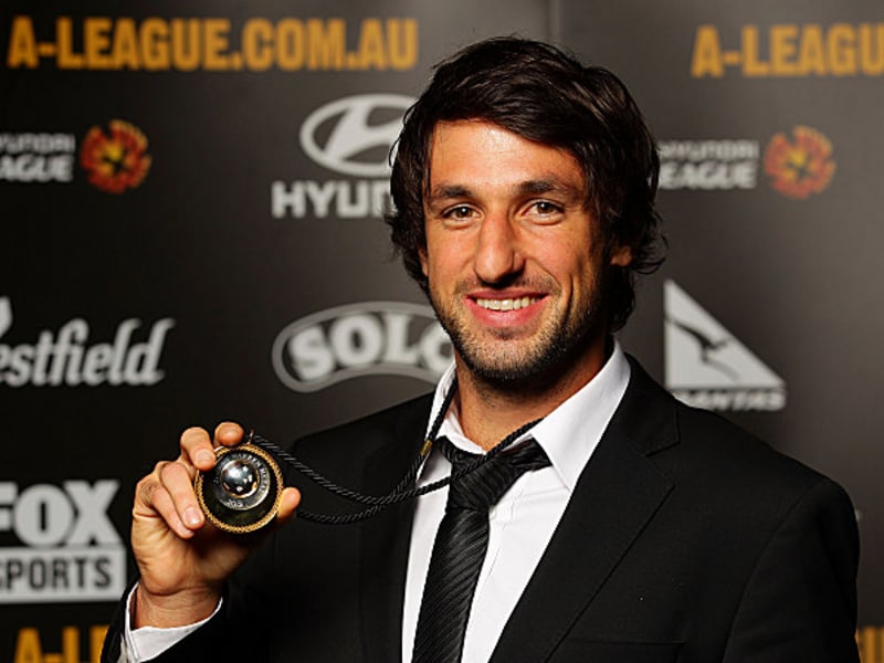 Bl&#252;ht in Australien weiter auf: Thomas Broich mit der Johnny-Warren-Medaille.