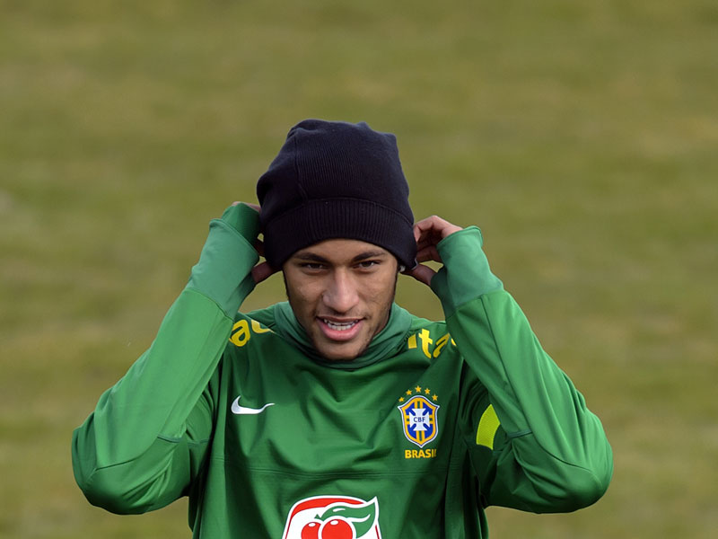 Da hilft nur M&#252;tze ins Gesicht ziehen: Brasiliens Jungstar Neymar.