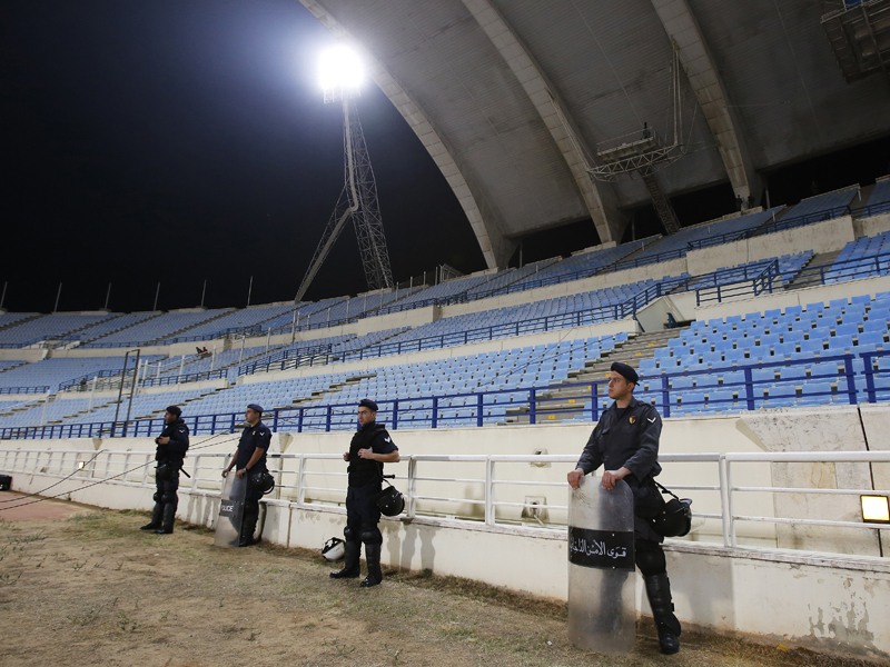Geisterkulisse: Im Sport City Stadium in Beirut waren nach den Bombenanschl&#228;gen keine Zuschauer zugelassen. 
